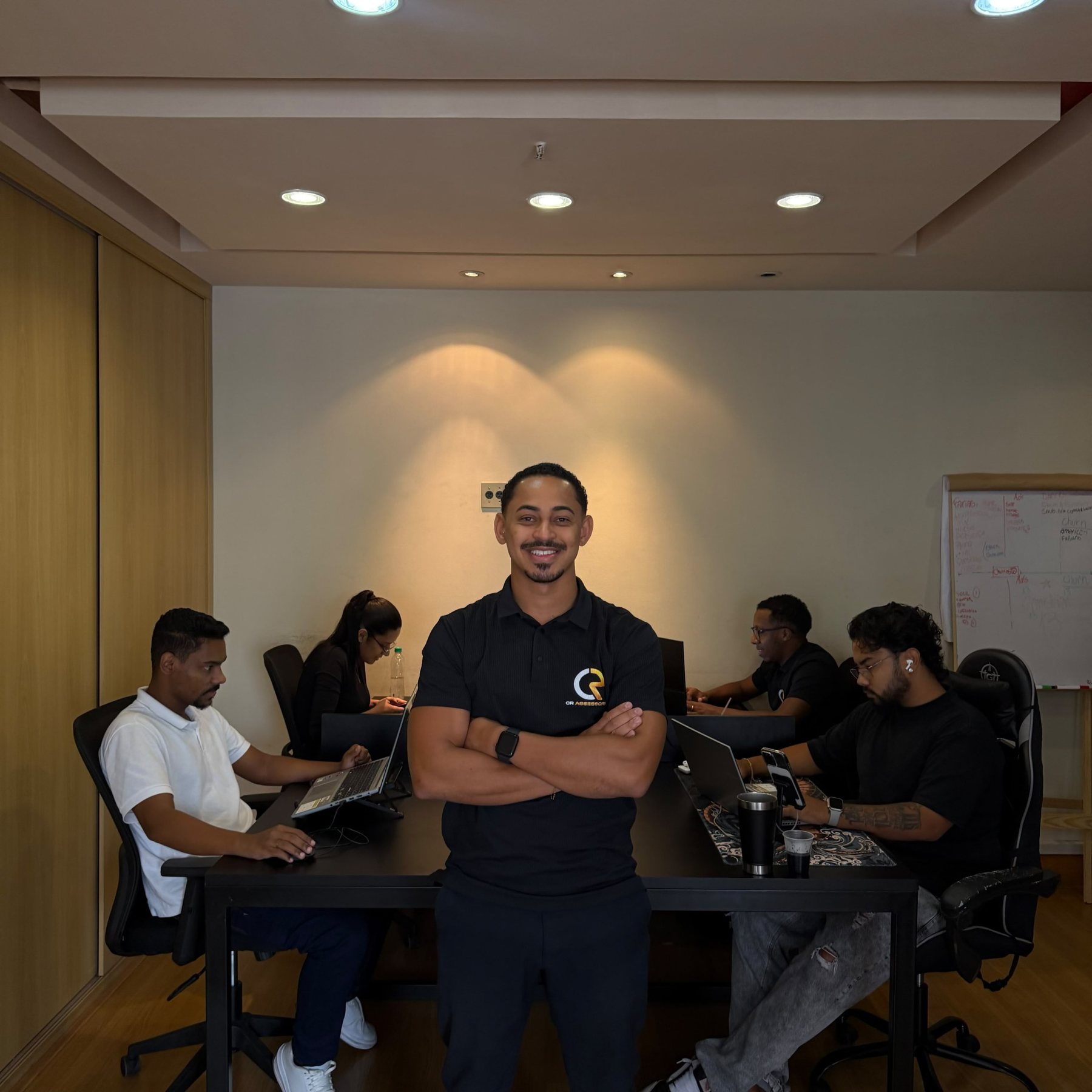 Christian Rodrigues e a equipe da CR Assessoria no escritório